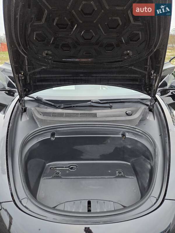 Седан Tesla Model 3 2020 в Києві