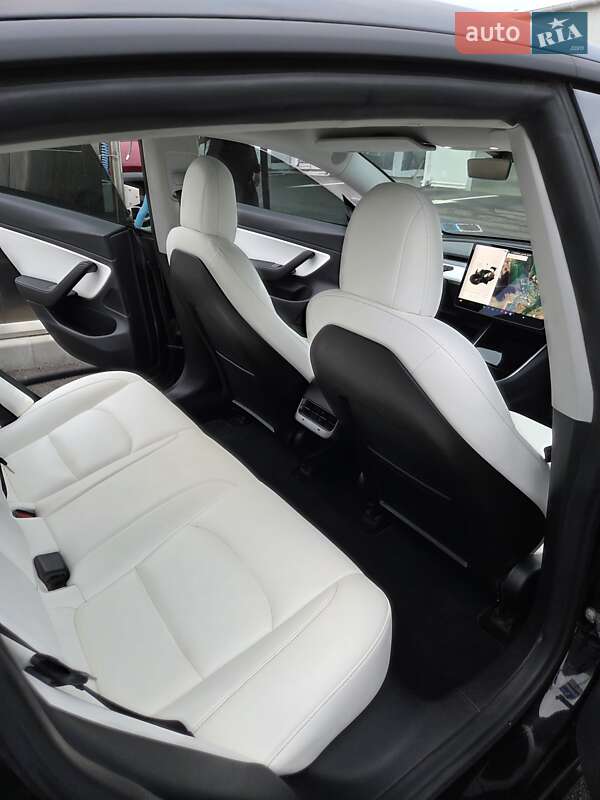 Седан Tesla Model 3 2020 в Києві