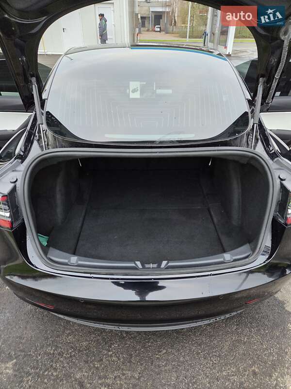 Седан Tesla Model 3 2020 в Києві