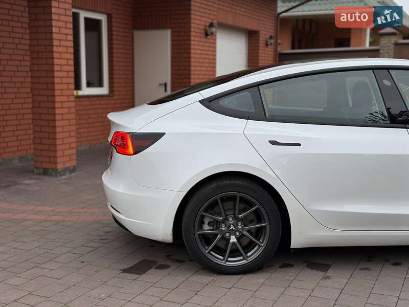 Седан Tesla Model 3 2021 в Луцьку