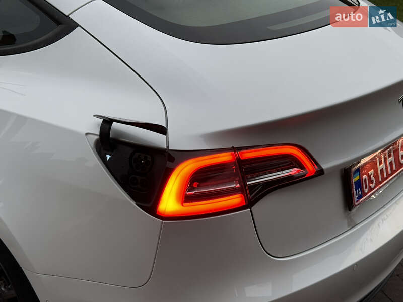 Седан Tesla Model 3 2021 в Луцьку