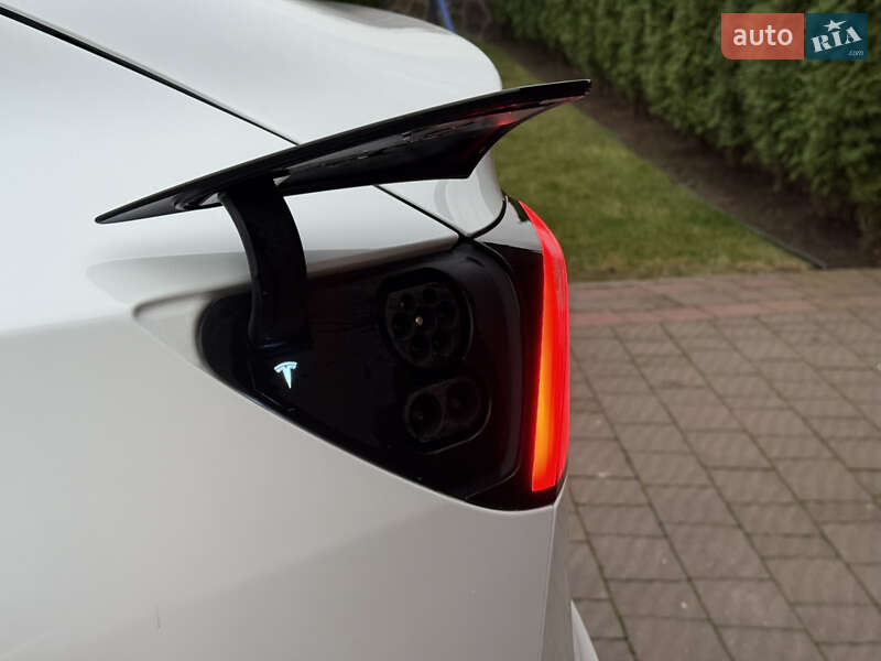 Седан Tesla Model 3 2021 в Луцьку