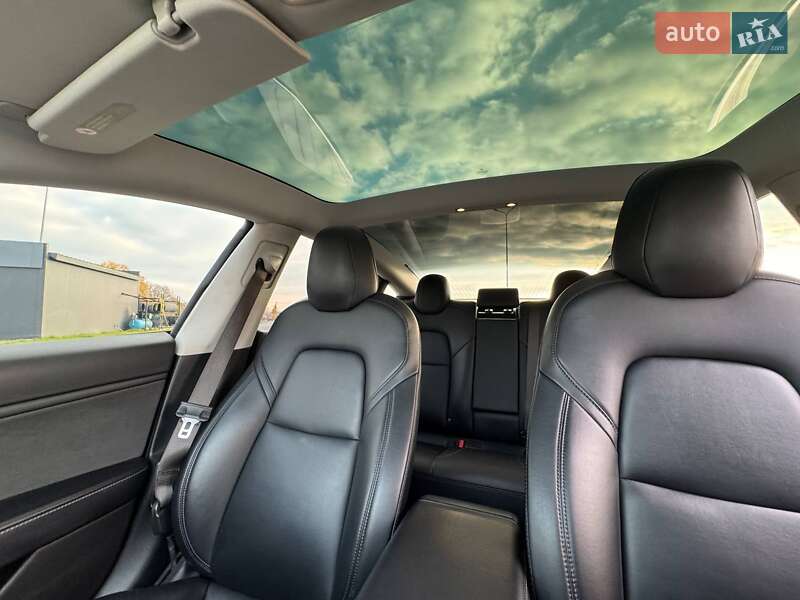 Седан Tesla Model 3 2018 в Луцьку