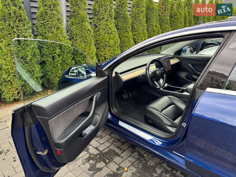 Седан Tesla Model 3 2019 в Білгороді-Дністровському