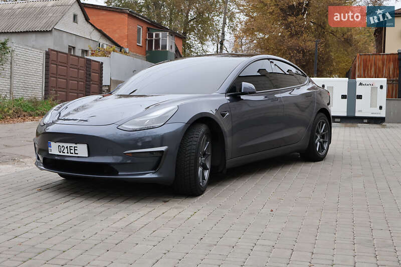 Седан Tesla Model 3 2021 в Дніпрі