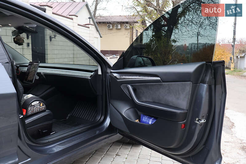Седан Tesla Model 3 2021 в Дніпрі