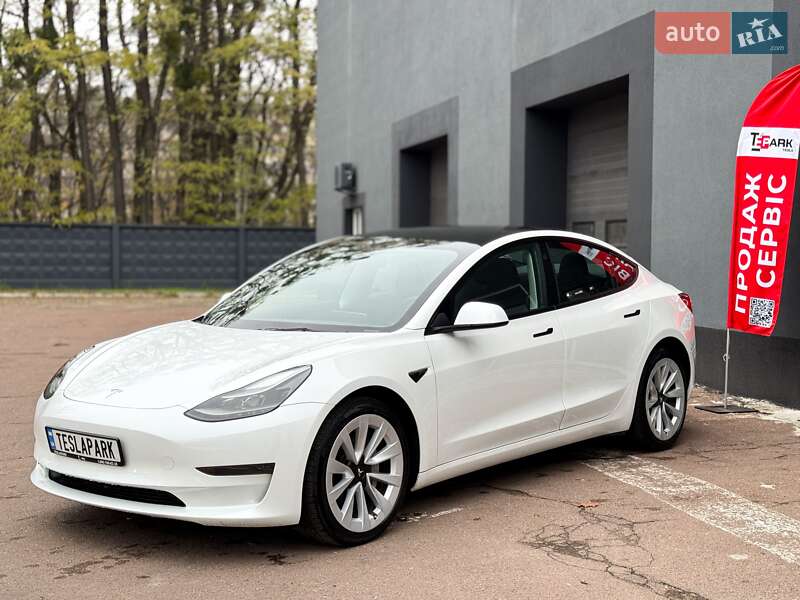 Седан Tesla Model 3 2023 в Києві