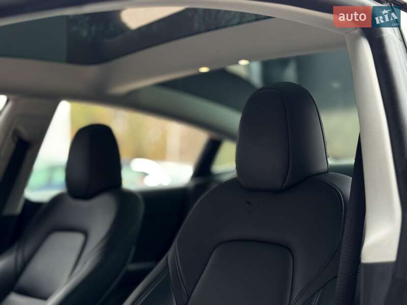 Седан Tesla Model 3 2023 в Києві