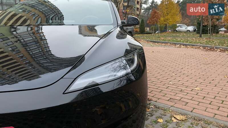 Седан Tesla Model 3 2024 в Києві