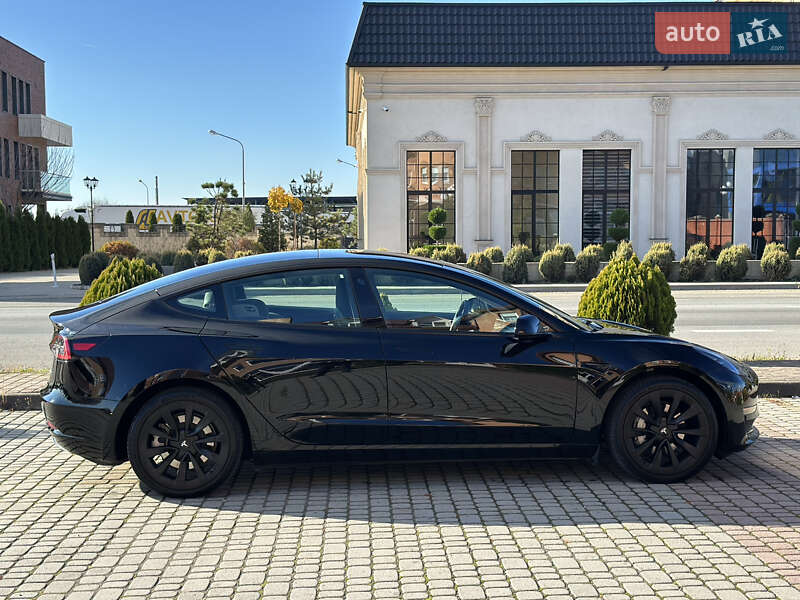 Седан Tesla Model 3 2022 в Мукачево