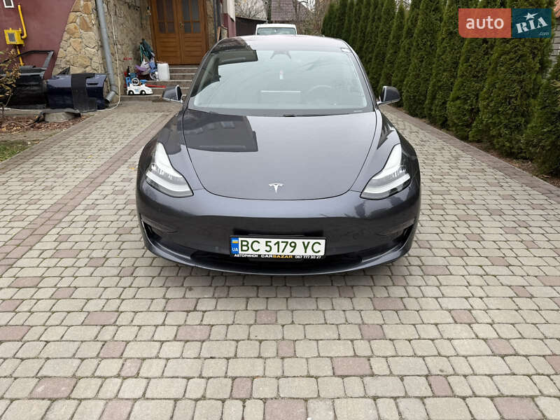 Седан Tesla Model 3 2018 в Львові