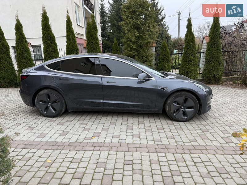 Седан Tesla Model 3 2018 в Львові