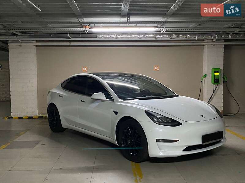 Седан Tesla Model 3 2019 в Одесі