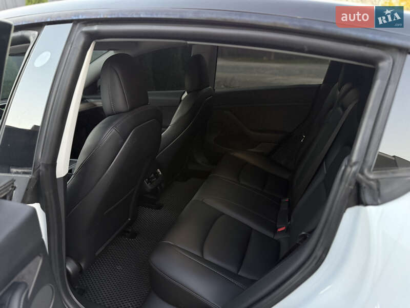 Седан Tesla Model 3 2022 в Вінниці