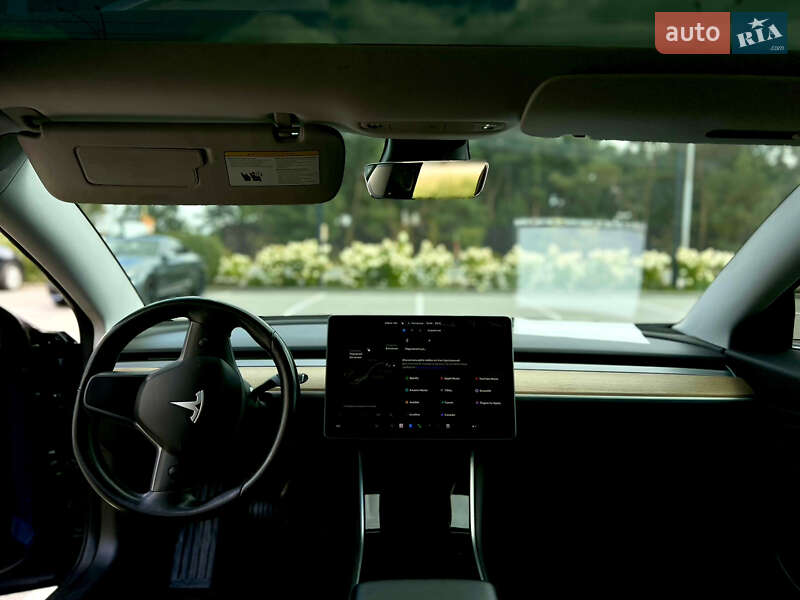 Седан Tesla Model 3 2019 в Обухові