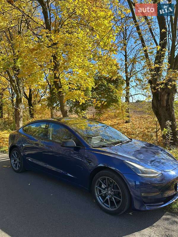 Седан Tesla Model 3 2022 в Львове