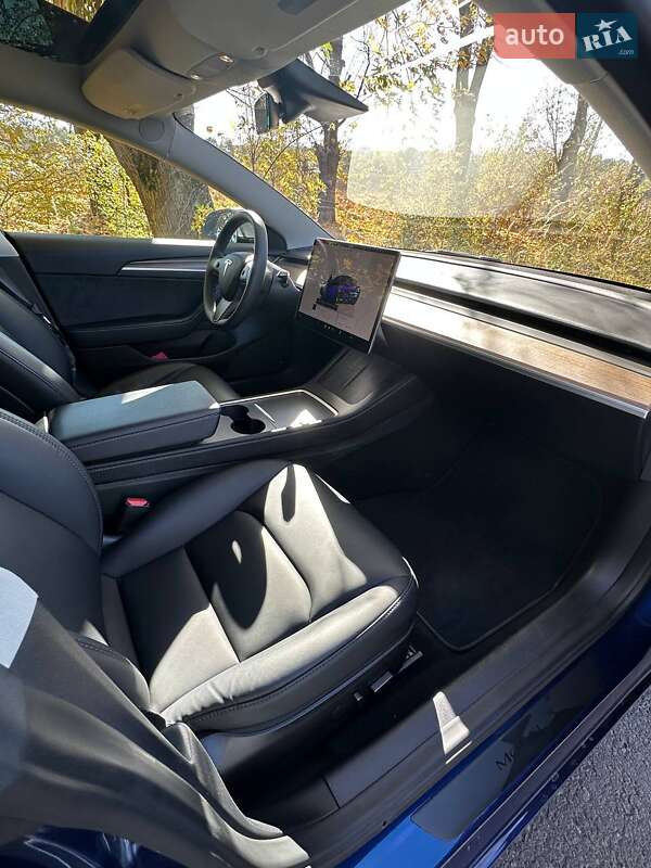 Седан Tesla Model 3 2022 в Львове