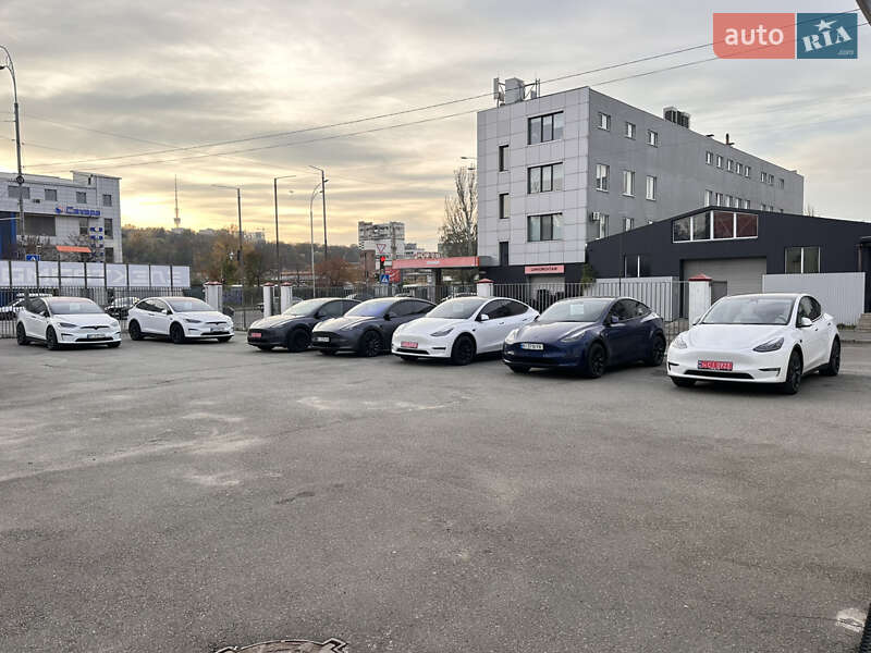 Седан Tesla Model 3 2022 в Киеве
