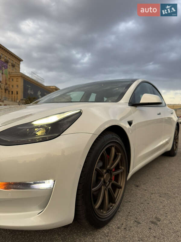 Седан Tesla Model 3 2022 в Харкові