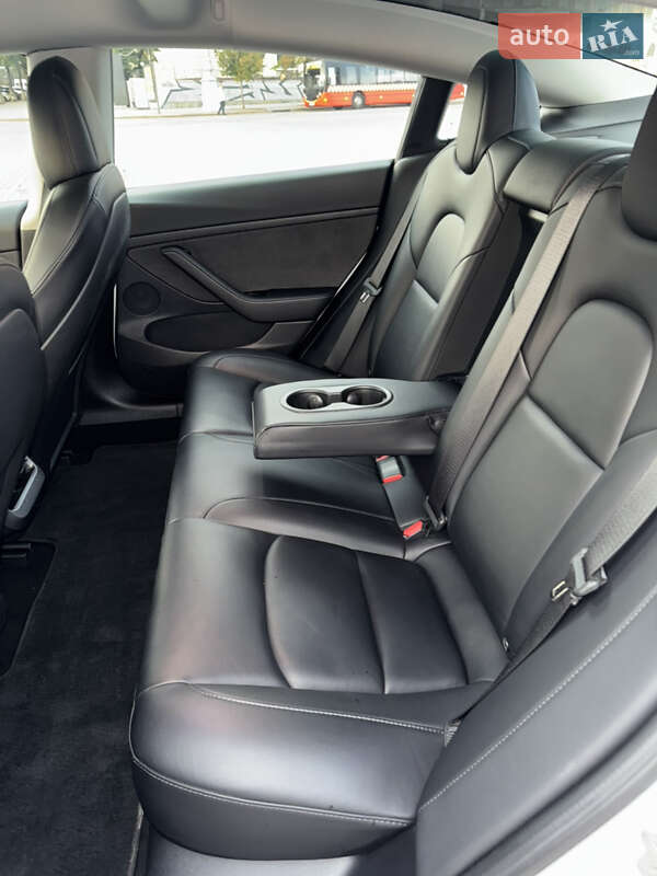 Седан Tesla Model 3 2022 в Харкові