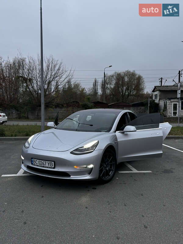 Седан Tesla Model 3 2018 в Киеве