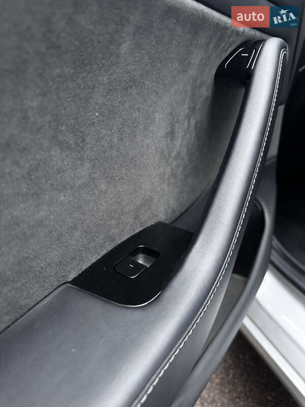 Седан Tesla Model 3 2018 в Киеве