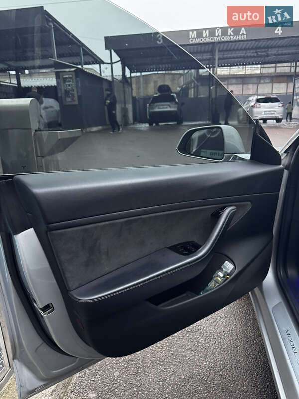 Седан Tesla Model 3 2018 в Киеве