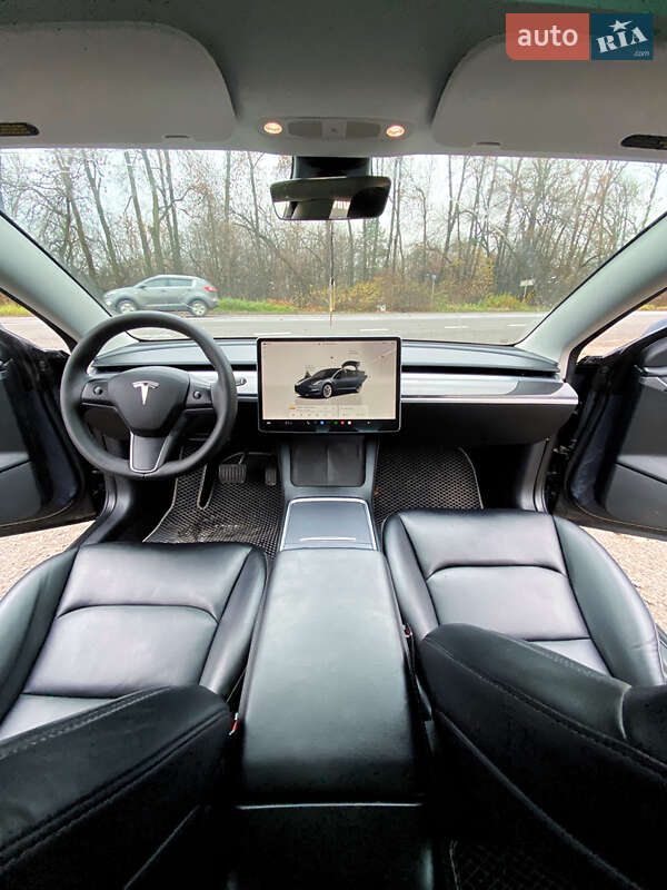 Седан Tesla Model 3 2022 в Калуше