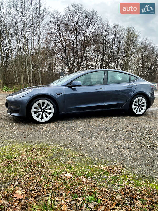 Седан Tesla Model 3 2022 в Калуше