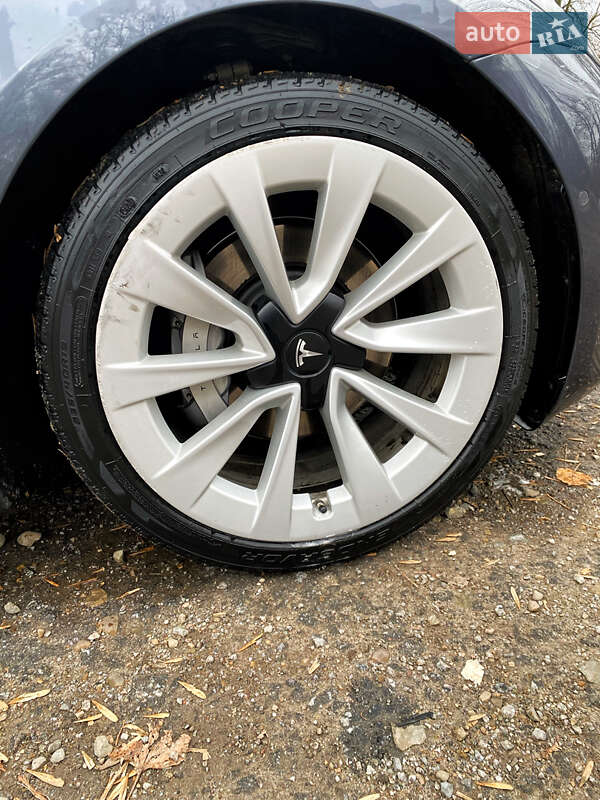 Седан Tesla Model 3 2022 в Калуше