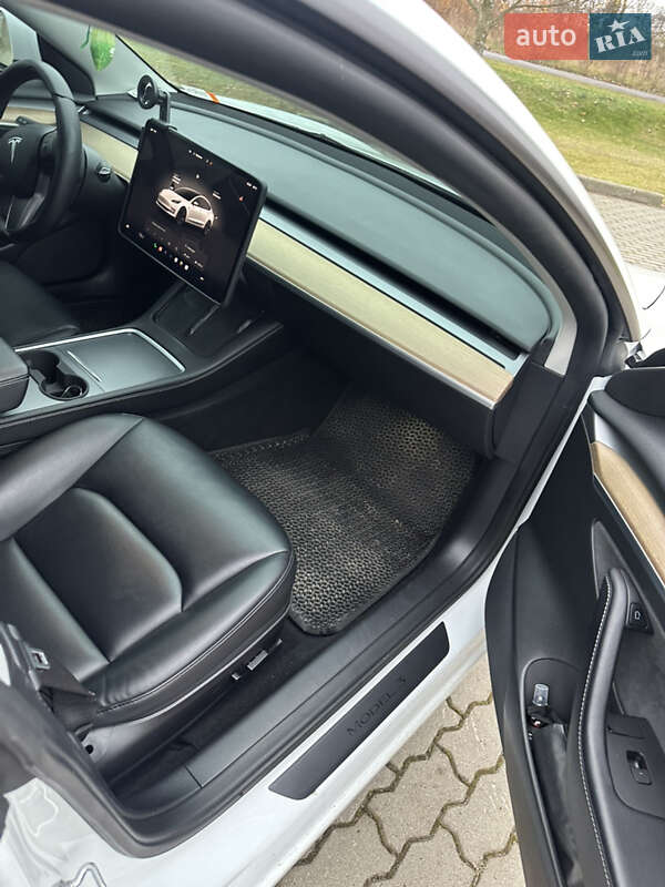 Седан Tesla Model 3 2022 в Великих Мостах