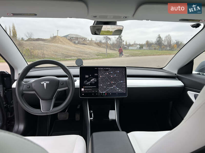 Седан Tesla Model 3 2019 в Прилуках