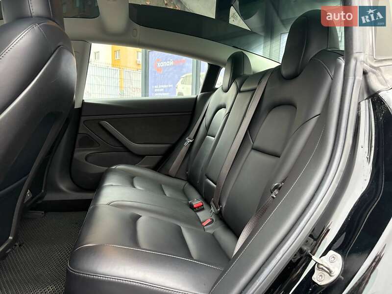 Седан Tesla Model 3 2018 в Виннице