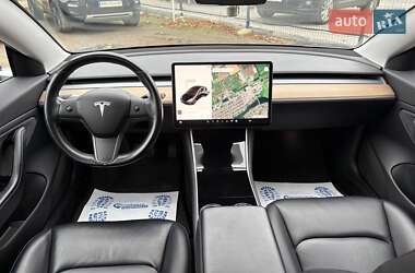 Седан Tesla Model 3 2018 в Виннице