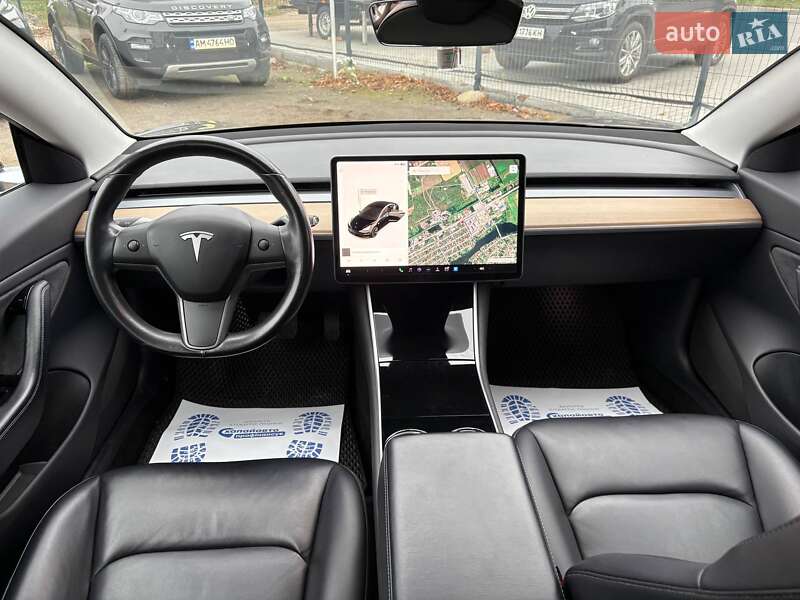 Седан Tesla Model 3 2018 в Виннице