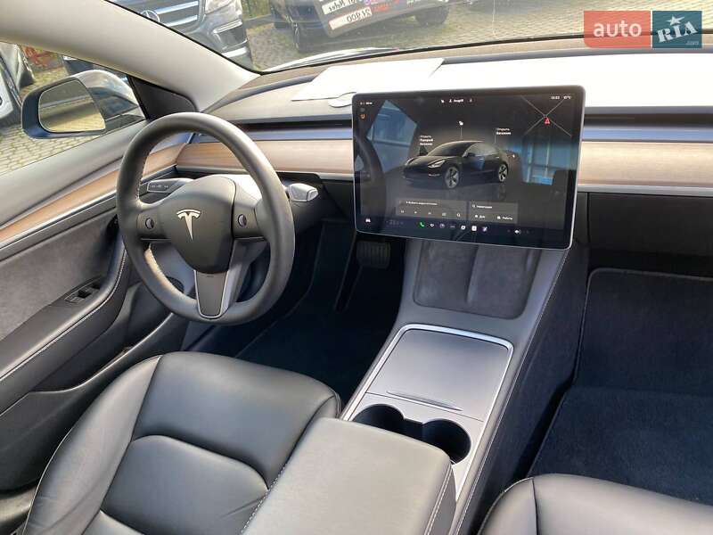 Седан Tesla Model 3 2022 в Львове
