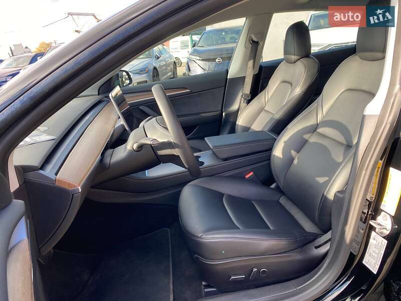 Седан Tesla Model 3 2022 в Львове