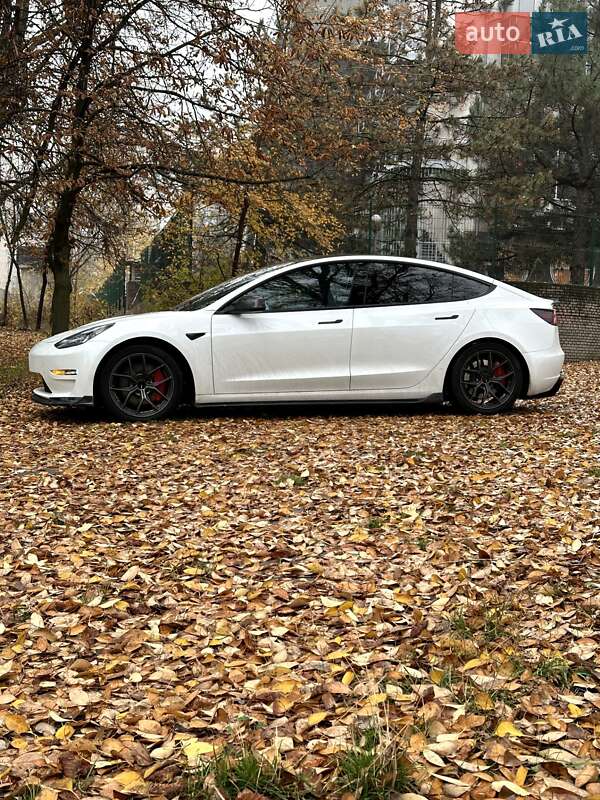 Седан Tesla Model 3 2022 в Запорожье