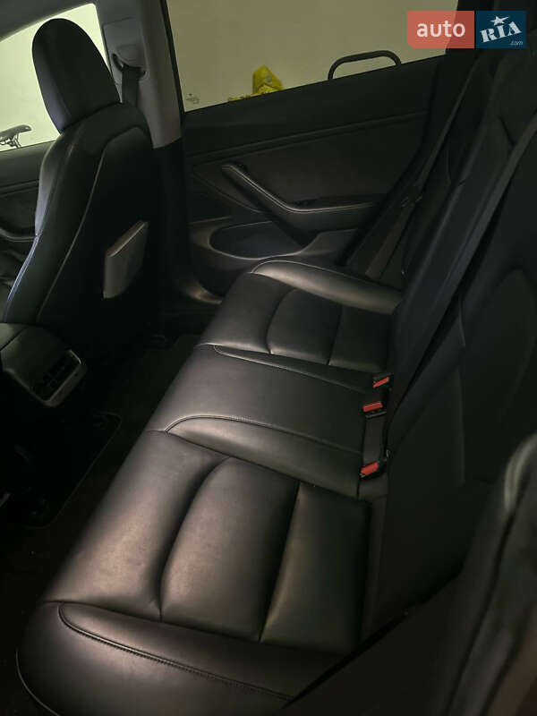 Седан Tesla Model 3 2018 в Києві