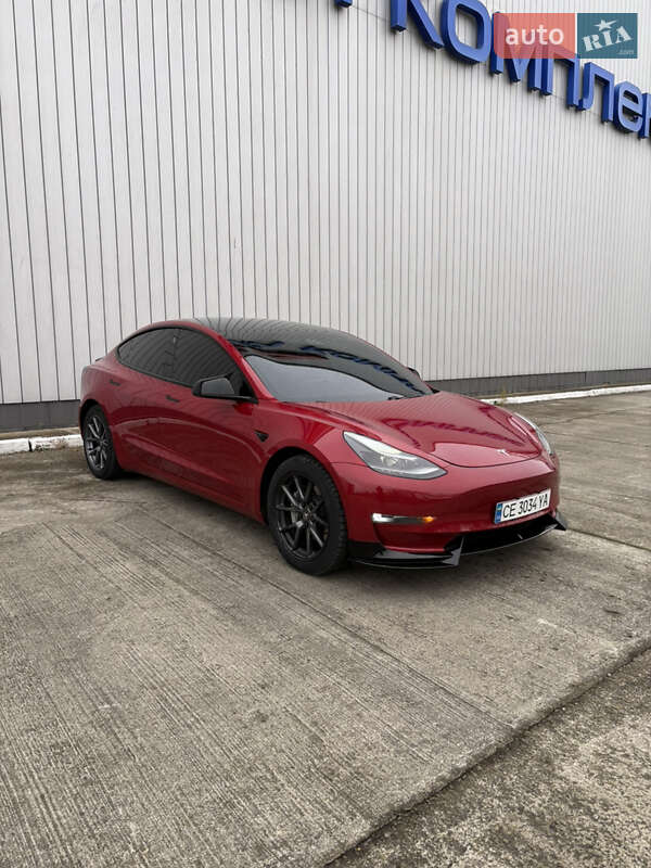 Седан Tesla Model 3 2021 в Черновцах