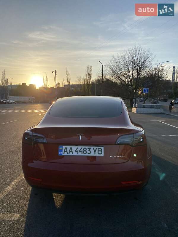 Седан Tesla Model 3 2019 в Киеве