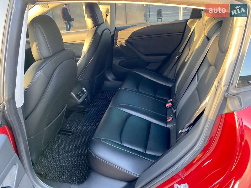 Седан Tesla Model 3 2019 в Киеве