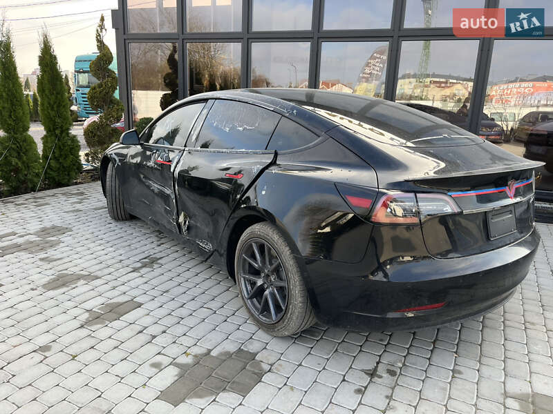 Седан Tesla Model 3 2021 в Львові