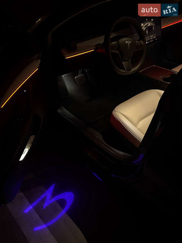 Седан Tesla Model 3 2022 в Рівному