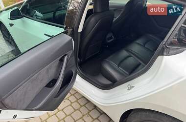 Седан Tesla Model 3 2019 в Львове