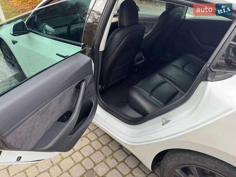 Седан Tesla Model 3 2019 в Львові