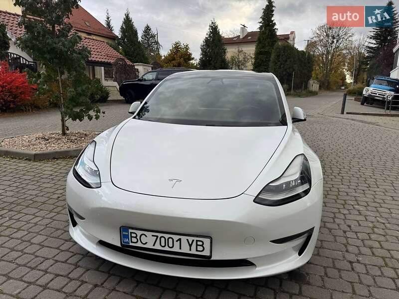 Седан Tesla Model 3 2019 в Львові