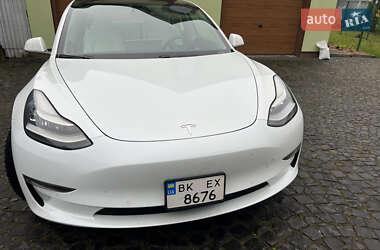 Седан Tesla Model 3 2018 в Рівному