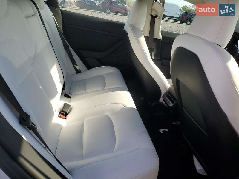 Седан Tesla Model 3 2023 в Львові