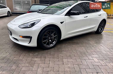 Седан Tesla Model 3 2023 в Ірпені
